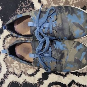 TOMS Camouflage Sneakers